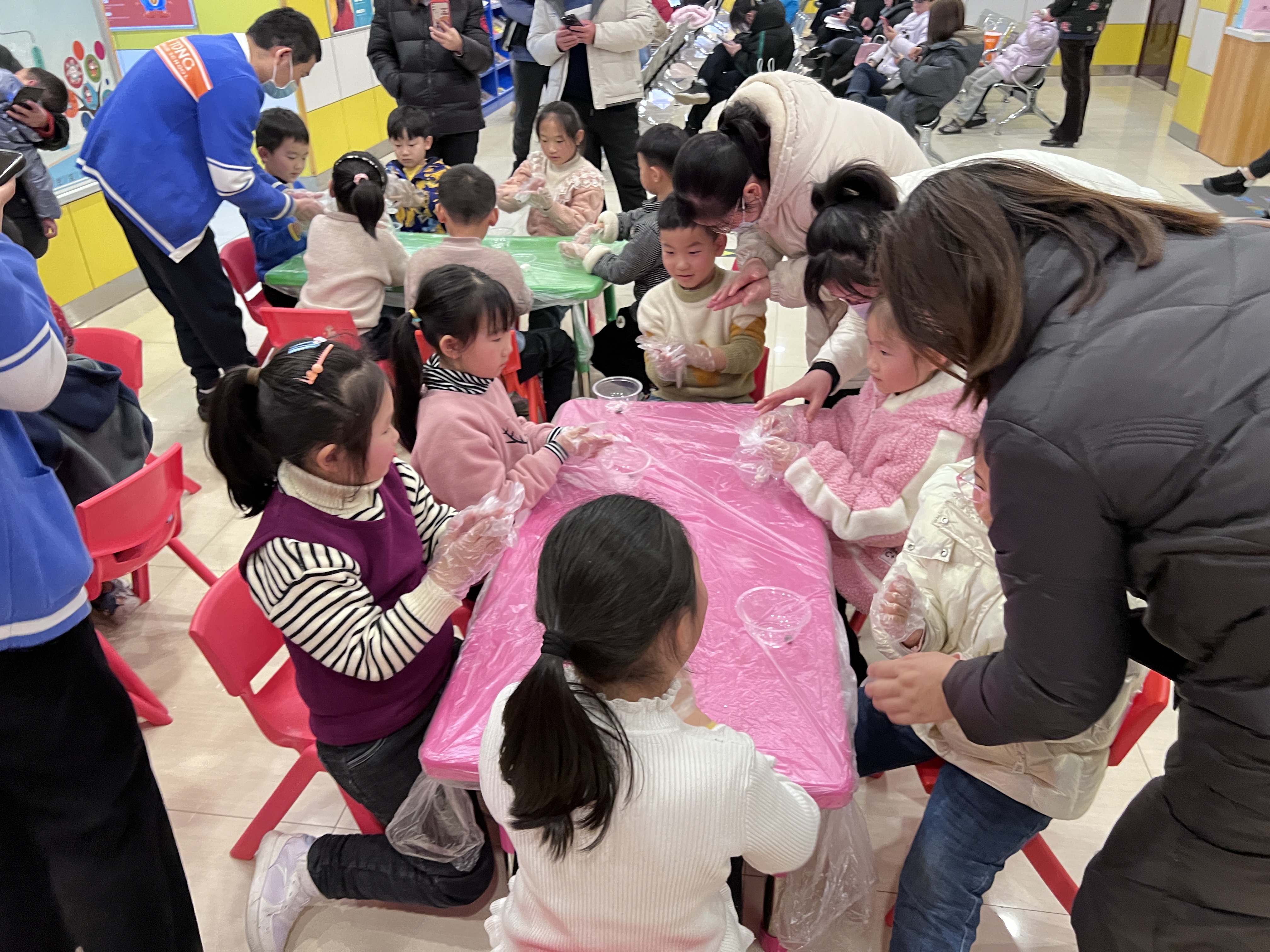 天童教育：在孩子面前，家长们这些行为一定